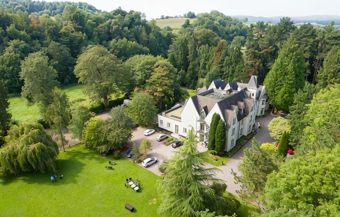 Glen-Yr-Afon House Hotel