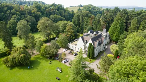 Glen-Yr-Afon House Hotel - parking