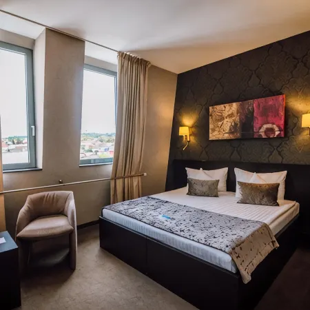 Plaza V Executive Hotel