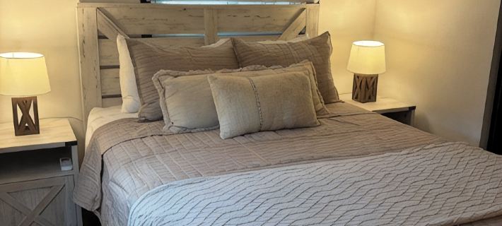 Cozy 2Br • Firepit • Minutes to Downtown & UW Campus • Near Lake Winnebago Hotels in Oshkosh