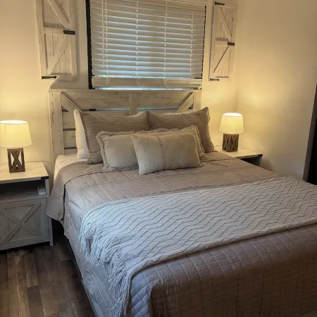 Cozy 2Br • Firepit • Minutes to Downtown & UW Campus • Near Lake Winnebago