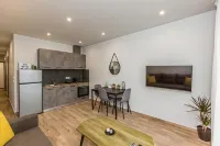 Raise Athens Metro Apartments - วิวภูเขา