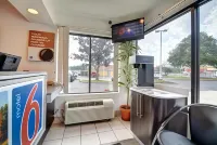 Motel 6 Southington, CT - Hartford Hotels in Bristol