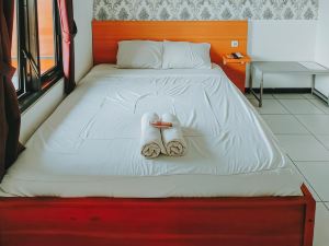 De Luck Homestay near Alun Alun Sidoarjo Mitra RedDoorz