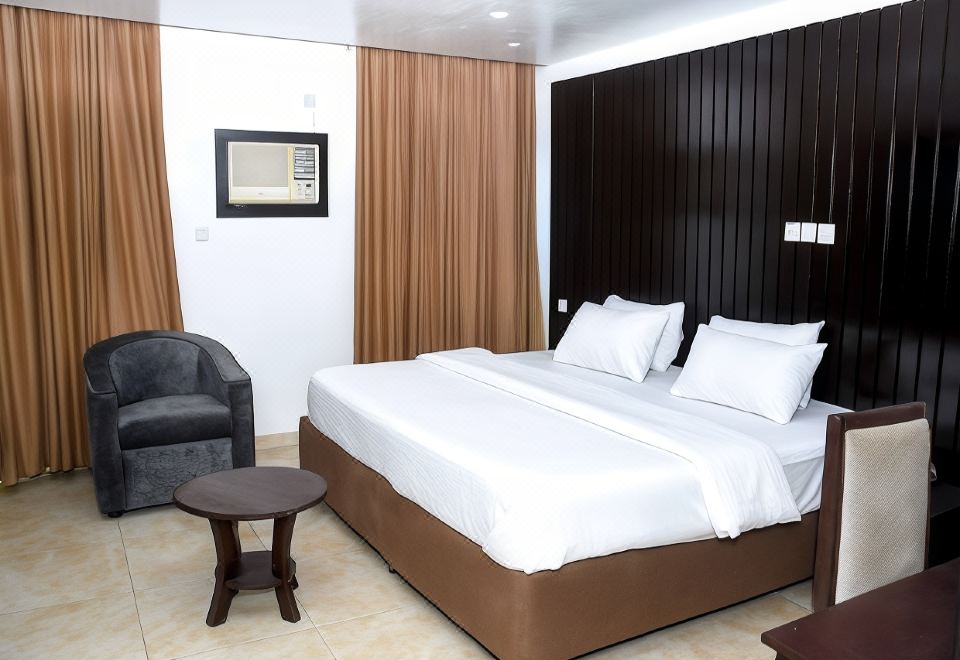 Royal Crest Hotel and Suite - Housity