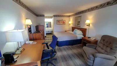 Imperial Lodge Hotels in Humphreys County