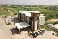 La Quinta Inn & Suites by Wyndham Big Spring Hotels near College Park Shopping Center
