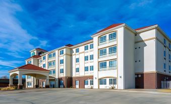 La Quinta Inn & Suites by Wyndham Dodge City - Housity