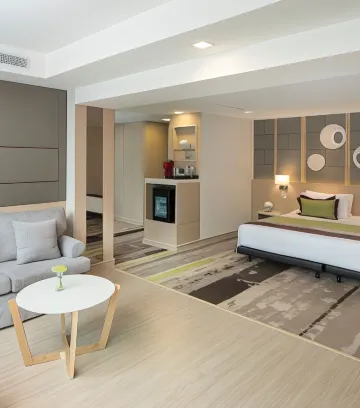 ห้องแกรนด์สวีทพร้อมระเบียงและจากุซซี่