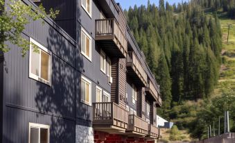 Red Wolf Lodge at Olympic Valley