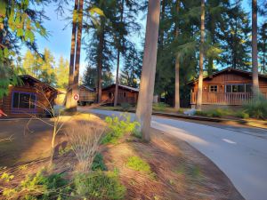 Riverbend RV Resort and Cottages