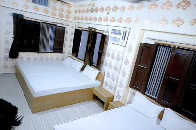 Goroomgo Bhagwaan Das Varanasi Hotels in Domari
