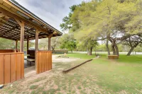 Cabana Sol Cabin 4 Mi to Garner State Park - Pet friendly