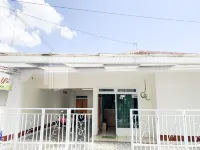 Oma Uti Syariah Mitra RedDoorz Near Stasiun Lempuyangan Hotels in Bausasran