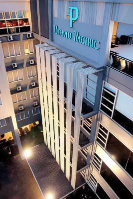 Grand Pacific Hotel Hotel dekat Borma Toserba Dakota