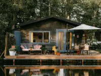Geel Chalet in Netevallei