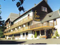 Auberge de la Petite Ferme, Super-Besse Est, the Originals Relais Hotel a Besse-et-Saint-Anastaise