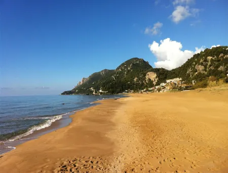 Corfu Glyfada Menigos Resort 13 Отели рядом с достопримечательностью «Glyfada Beach»