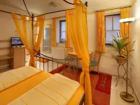 Worners Schloss Weingut & Wellness-Hotel Hotels near Freizeit-Land Geiselwind