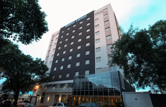 彩屋卡斯卡韋爾酒店