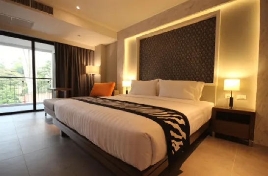 Season Five Hotel Отели рядом с достопримечательностью «Альказар»