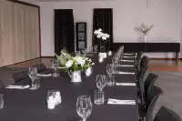 Centennial Court Hotel - فطور