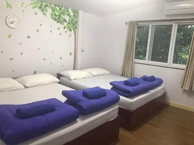 Three in Town Hotell i Khao Chiak
