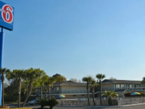 Motel 6 Pensacola, FL - West Hotels in Brent