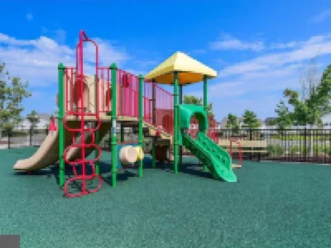 House sleeps 10, steps to pool, indoor/outdoor living, shuttle to Bethany Beach ミルビルのホテル