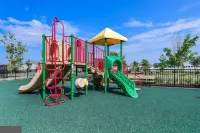 House sleeps 10, steps to pool, indoor/outdoor living, shuttle to Bethany Beach Hotels in Millville