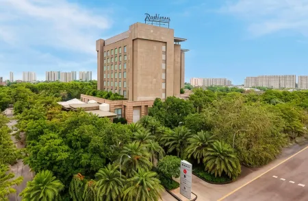 Radisson Noida Отели рядом с достопримечательностью «CCD nt vee FC mm be fr j.mj»