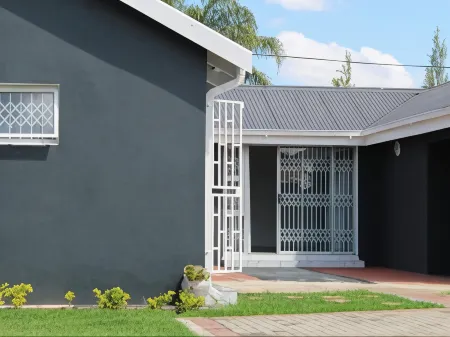 Newcastle Thully Guest House