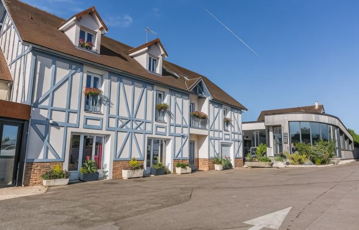 Logis Hôtel Aux Maisons