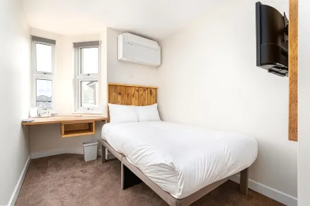 Hotel DC, Stratford