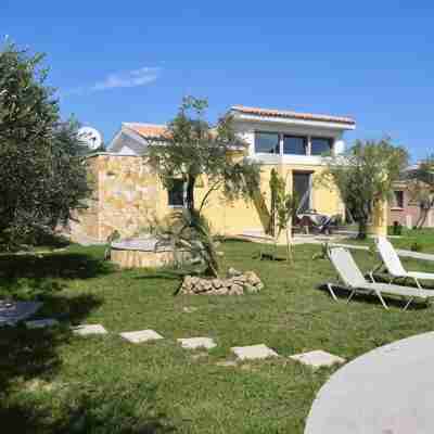 Three Stars Luxury Villas Hotel Exterior