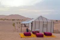 Saharian Luxury Camp Deluxe Familly Quadriple Hotels in der Nähe von Merzouga