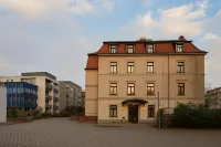 Hotel Villa Noel am Hauptbahnhof Hotels in Freital