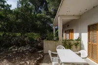 Apartments Limuni