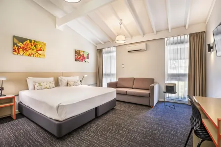 Nightcap at the Ranch Hotel Отели рядом с достопримечательностью «Университет Маккуори»