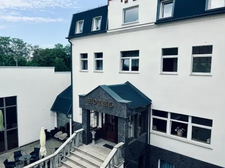 Park Hotel Отели в г. Валбжих