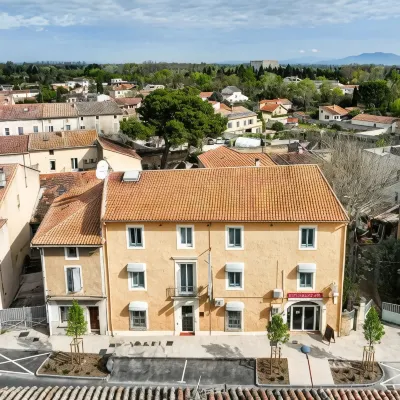 Logis Hôtel la Bastide d'Entraigues Center Watchmaker De Provence 주변 호텔