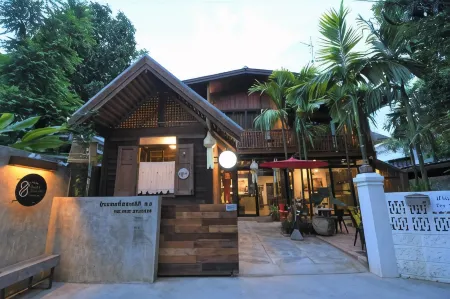 The Eight Ratvithi House