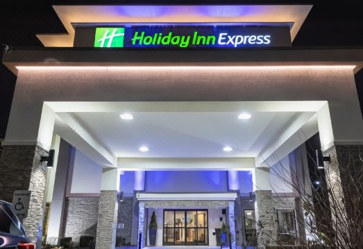 3. 홀리데이 인 익..