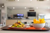 Cassowary Hotel - breakfast