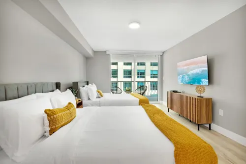 Luxurious Furnishings and Convenient Amenities - Elegant Modern Retreat 比斯坎灣住宿飯店