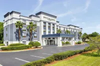 SpringHill Suites Jacksonville North I-95 Area Hotels near مطار جاكسونفيل الدولي