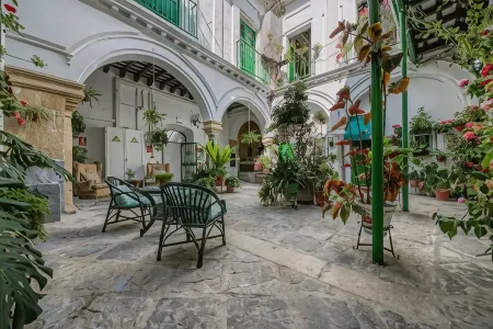 Apartamentos Jerez Отели рядом с достопримечательностью «Фортеця в Хересі-де-ла-Фронтера»