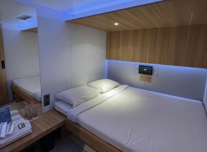 JakPod Capsule Hotel