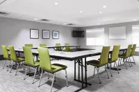 Holiday Inn Express & Suites Columbus Airport East