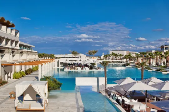 Avra Apartments Kolymbari Harbour